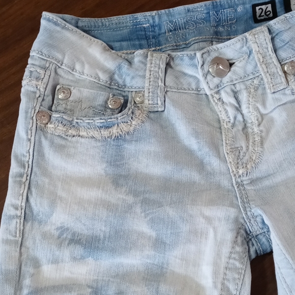 Miss Me Denim Irene Bermuda White Wash Jean Shorts - Picture 2 of 7